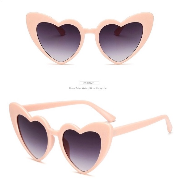 ✨Retro Cat Eye Heart Sunglasses✨ - Picture 3 of 8
